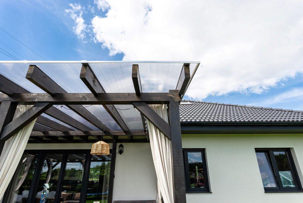 Doppelstegplatten Terrassenüberdachung aus Polycarbonat
